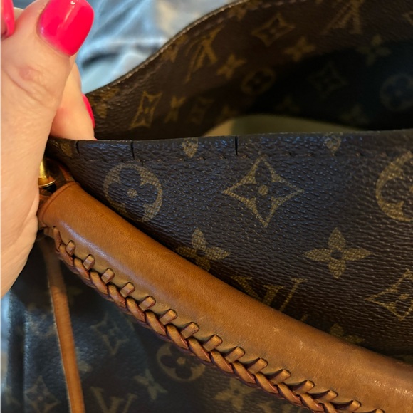 100% AUTHENTIC Louis Vuitton Monogram
Artsy MM Hobo Shoulder Handbag - Picture 6 of 11
